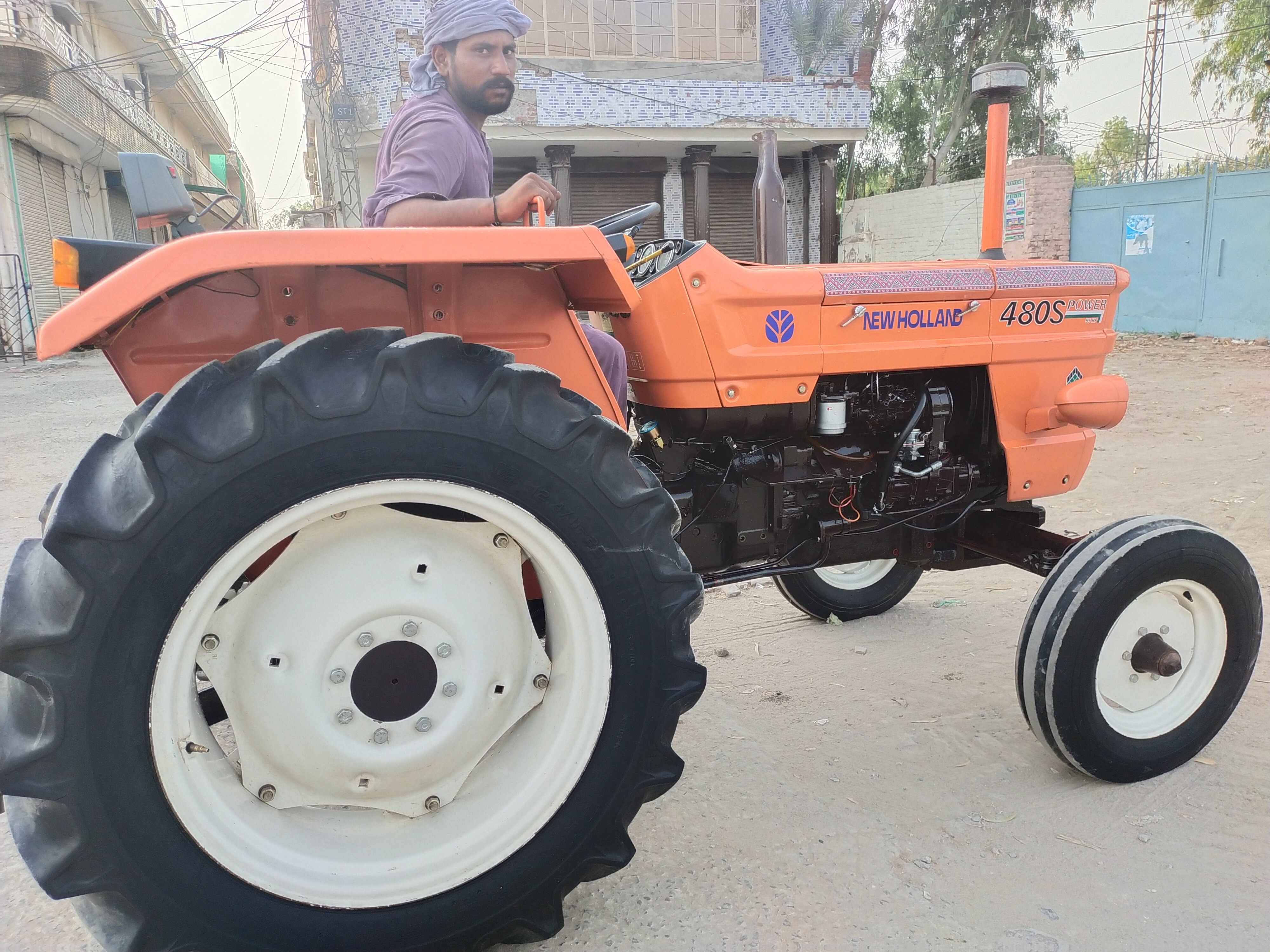 New Holland NH480 Power Steering Tractor