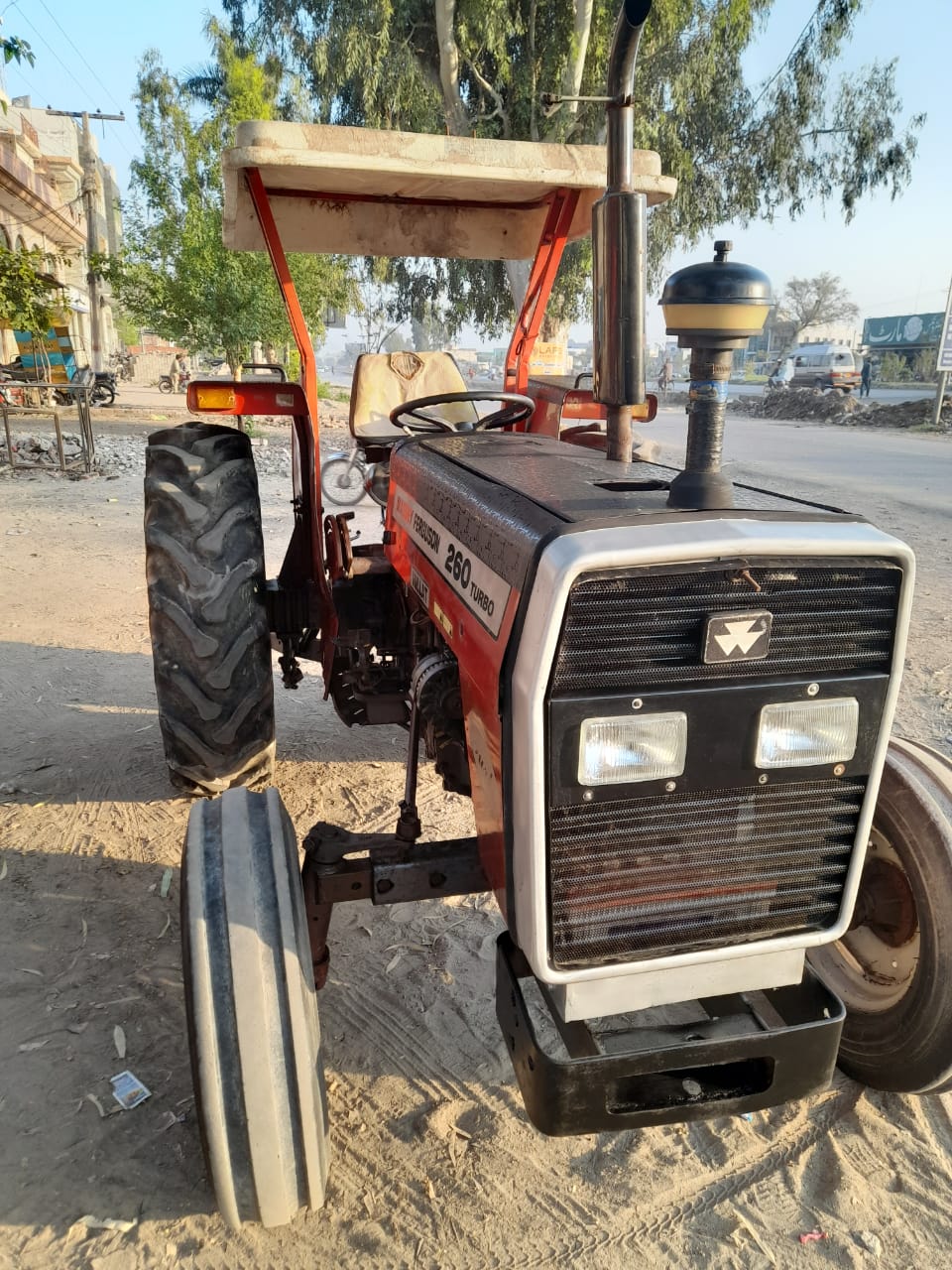 MF 260 model 2004 for sale