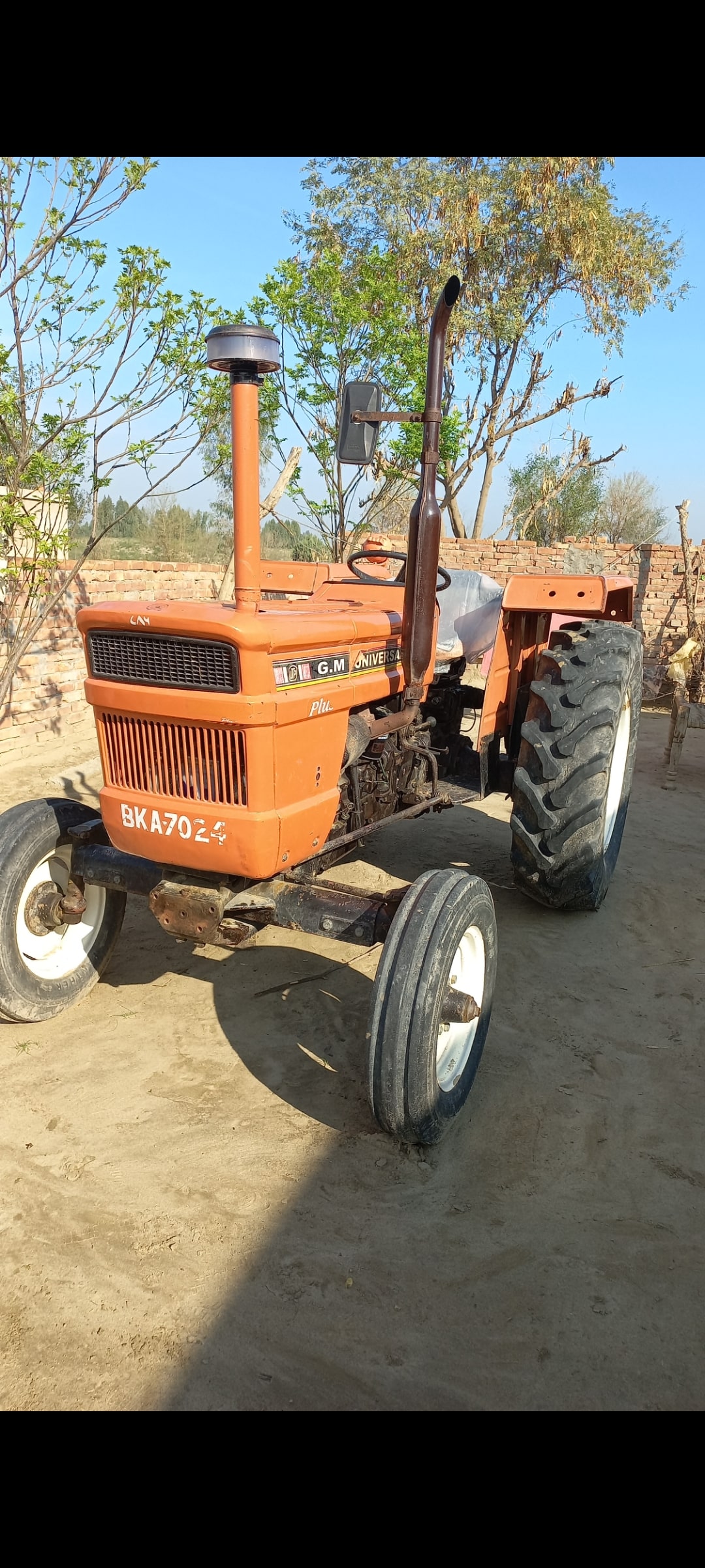 Universal 530 tractor model 2005