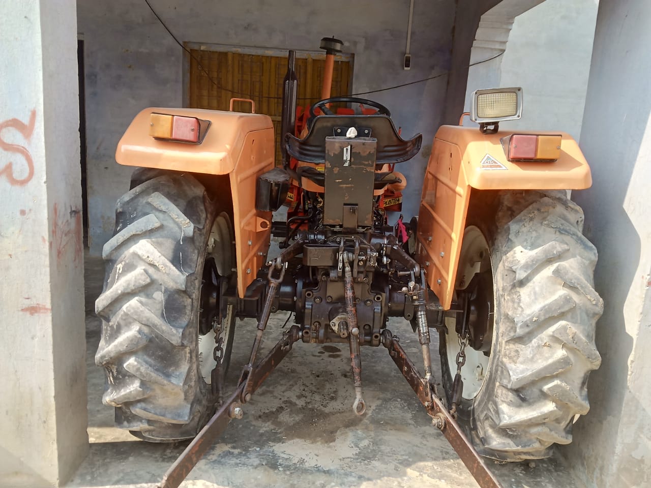 New Holland 480 tractor model 2017
