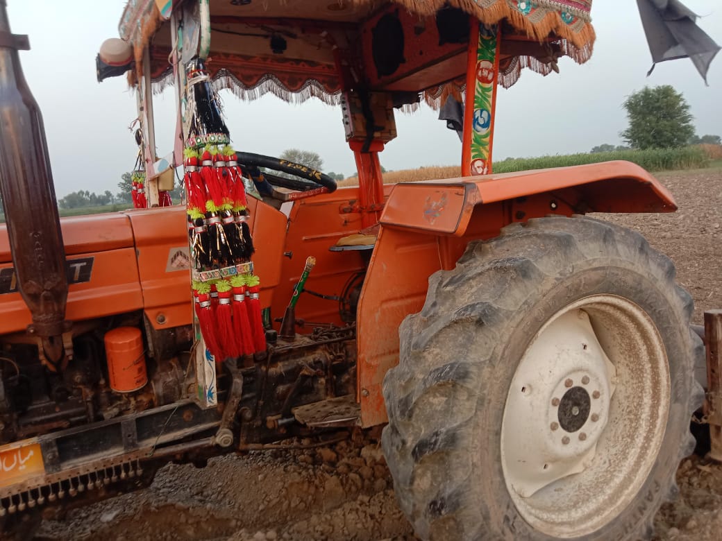 New Holland Fiat 480 tractor model